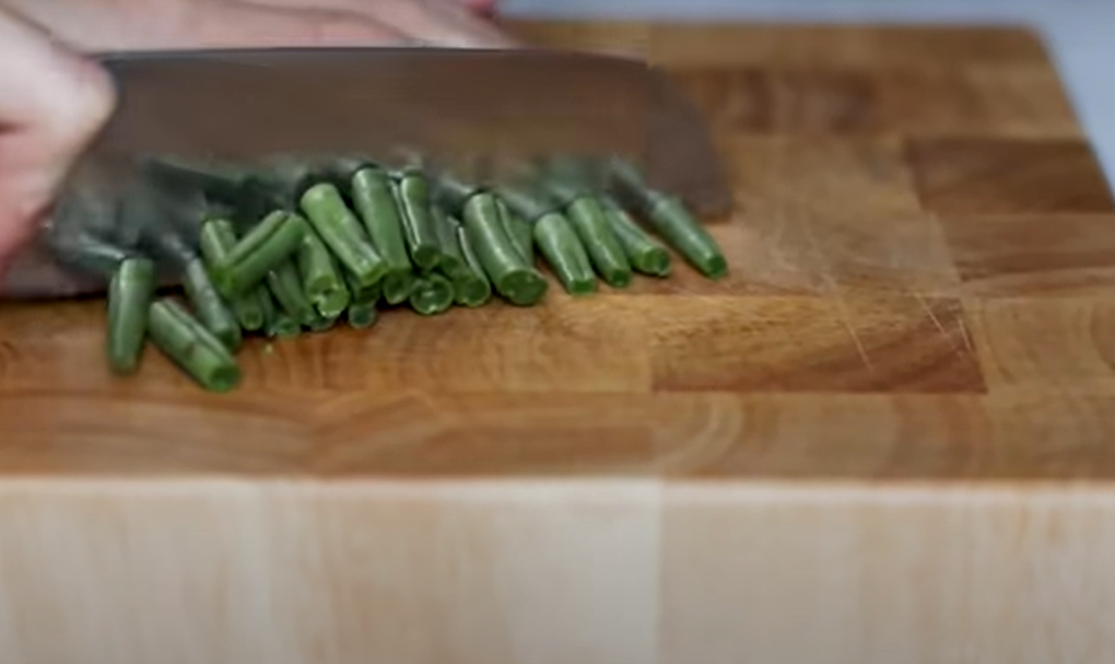 Insalata di patate e fagiolini su letto di pesto alla genovese ricetta step 1