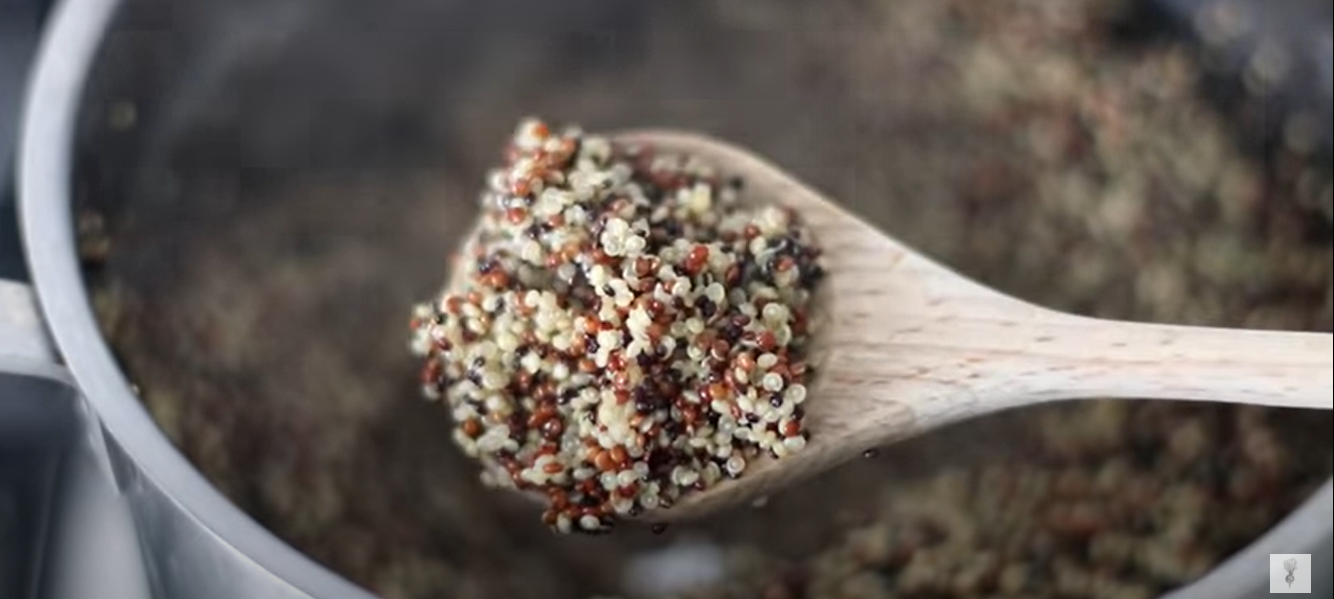 Quinoa con patate dolci, ceci e avocado ricetta step 2
