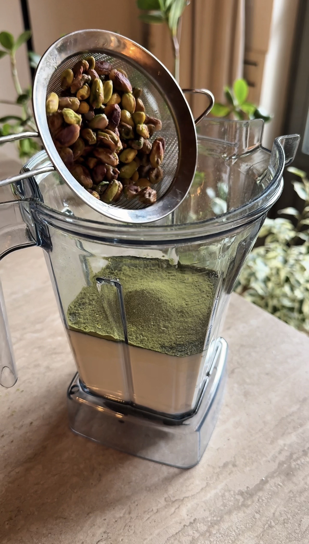 Chia pudding al matcha e pistacchio ricetta step 1