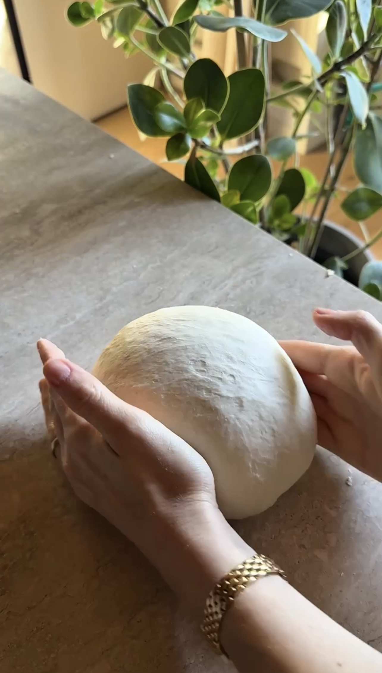 Pizza in friggitrice ad aria ricetta step 3