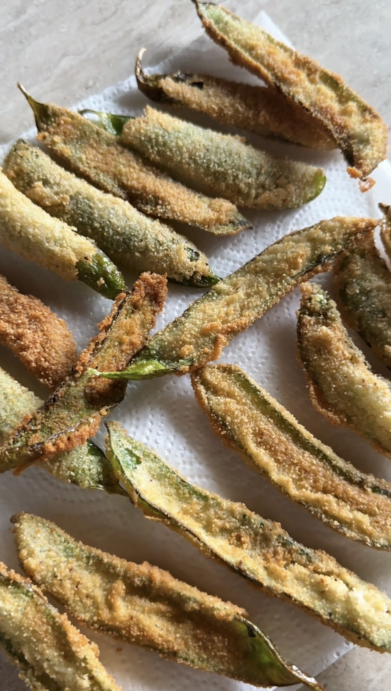 Hummus di piselli e chips con le loro bucce ricetta step 6