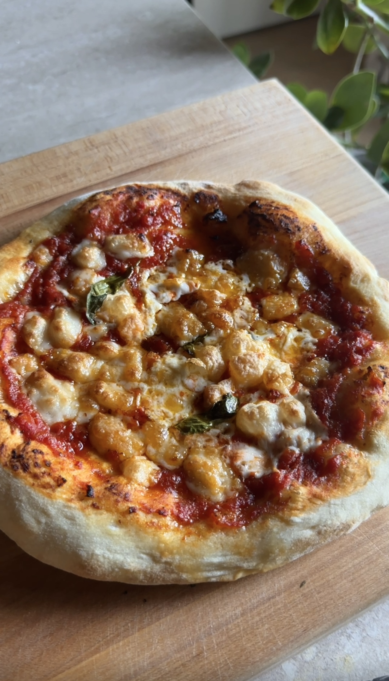 Pizza in friggitrice ad aria ricetta step 7