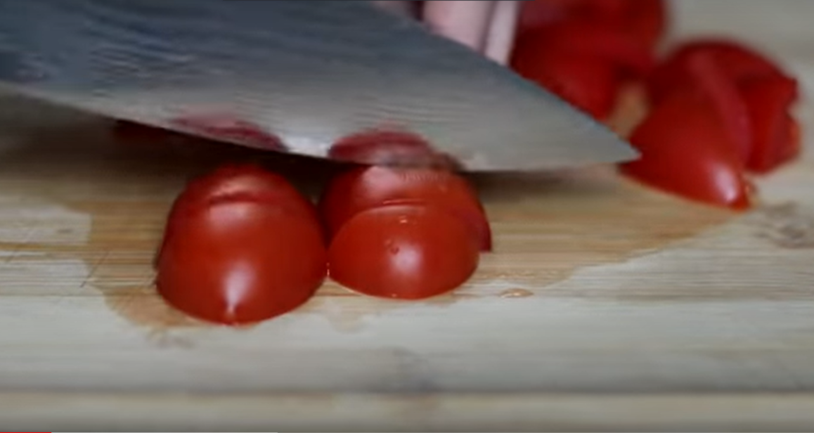 Pasta ai 4 pomodori ricetta step 1