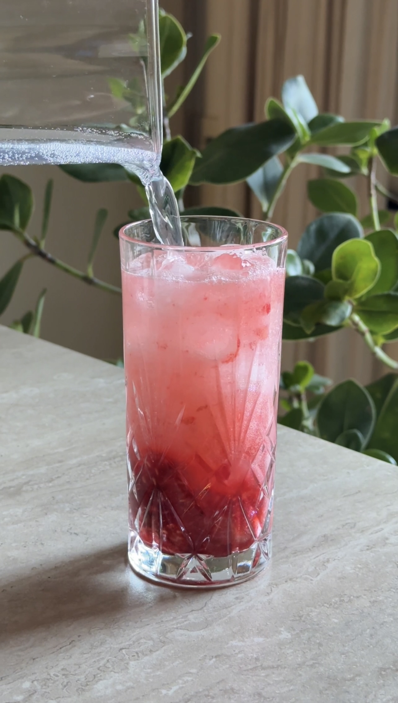 Cocktail analcolico alle fragole e lamponi ricetta step 2