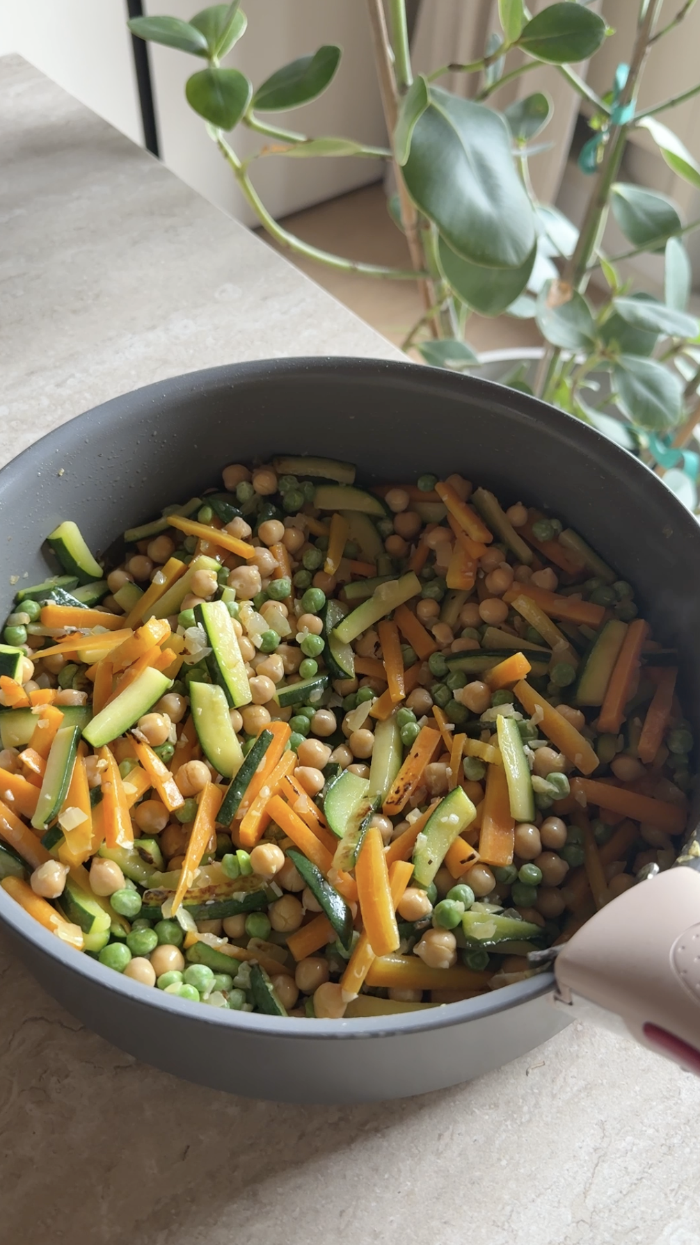 Riso speziato con verdure e legumi ricetta step 3