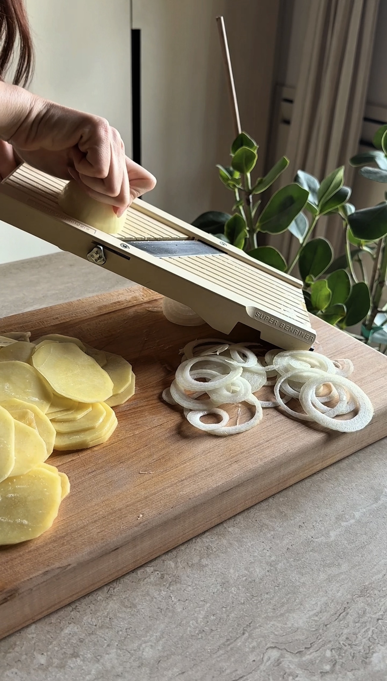 Schiacciata di patate e cipolle ricetta step 2