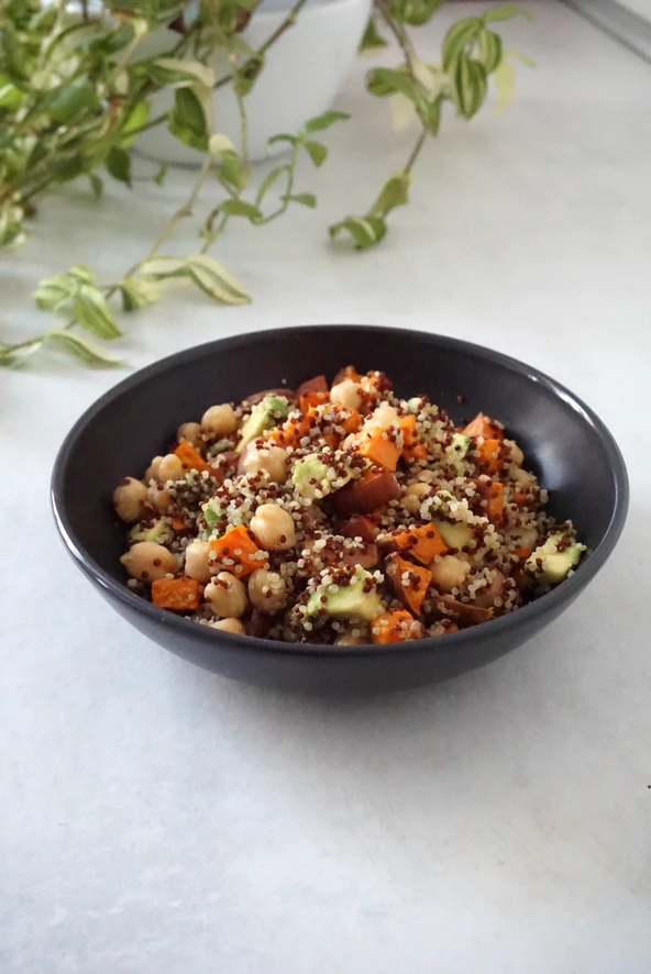 Quinoa con patate dolci, ceci e avocado ricetta step 3
