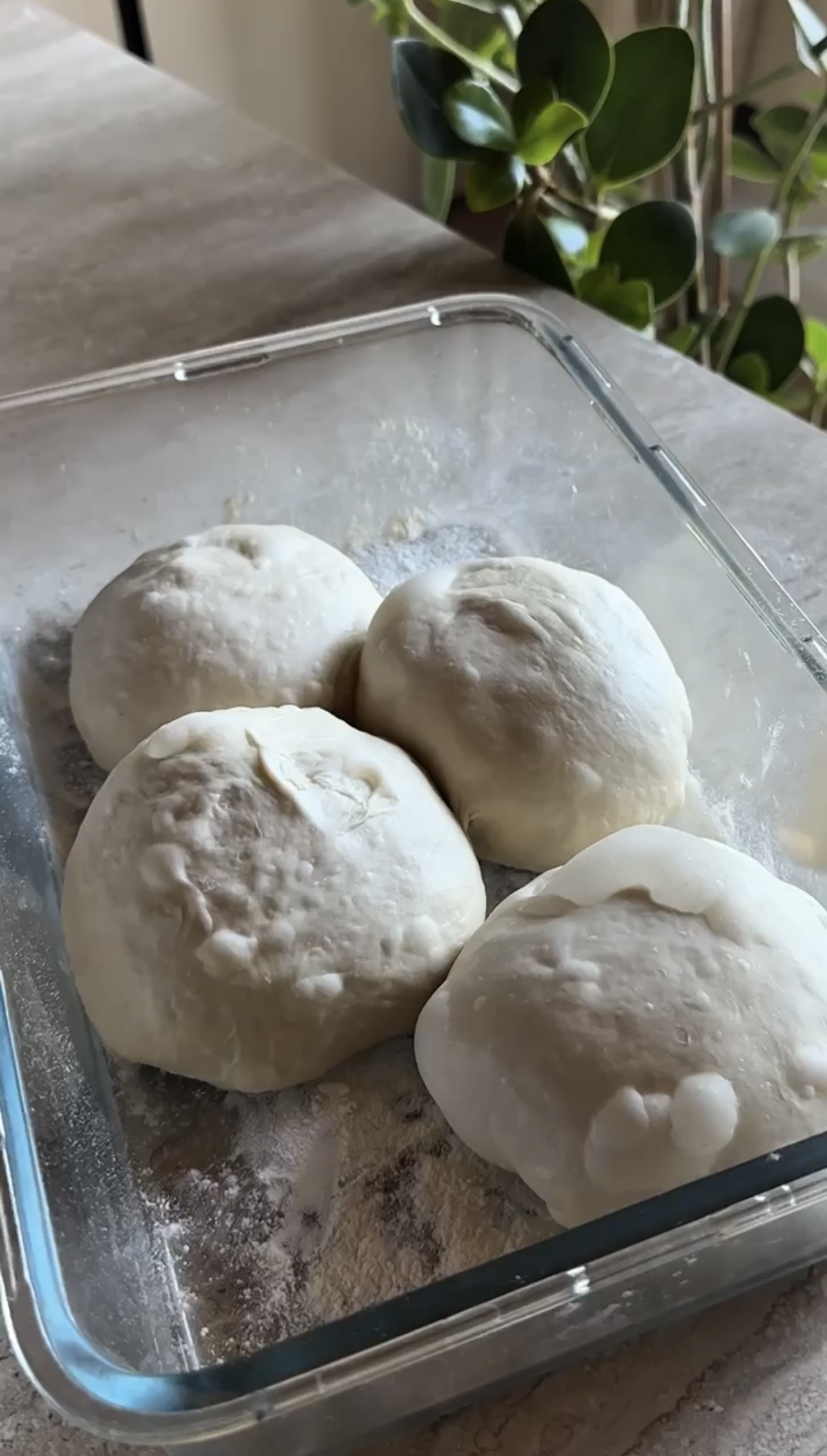 Pizza in friggitrice ad aria ricetta step 5