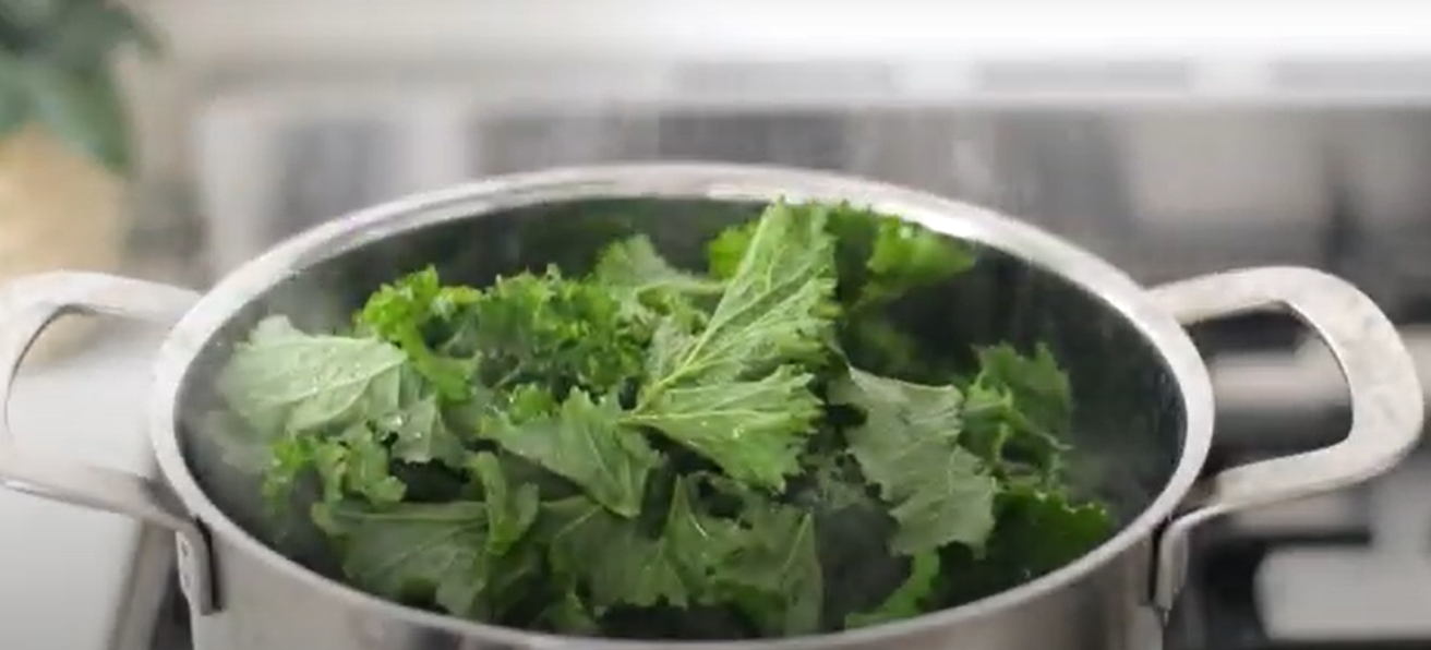 Pasta di canapa con cime di rapa e pomodorini confit ricetta step 2