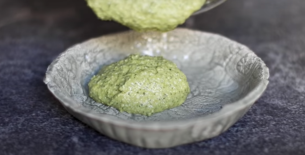 Pasta al pesto di zucchine, porri e pinoli ricetta step 1