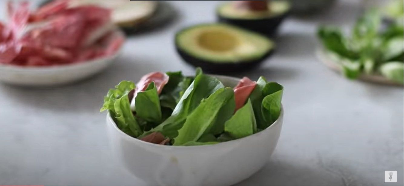 Insalata di radicchio rosa con avocado, lamponi e mela ricetta step 1