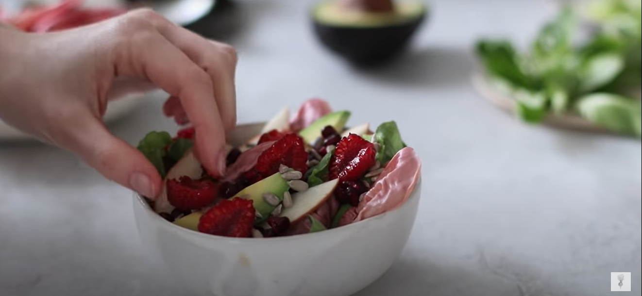 Insalata di radicchio rosa con avocado, lamponi e mela ricetta step 2