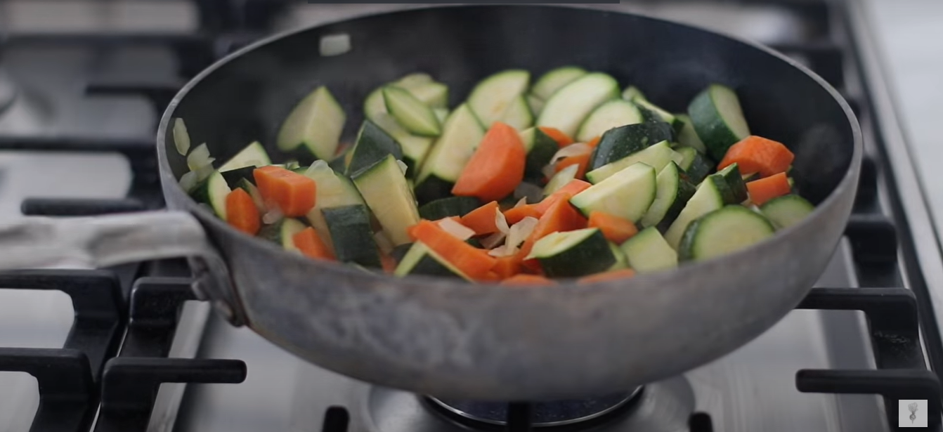 Miglio con verdure e lenticchie al latte di cocco e curry ricetta step 2