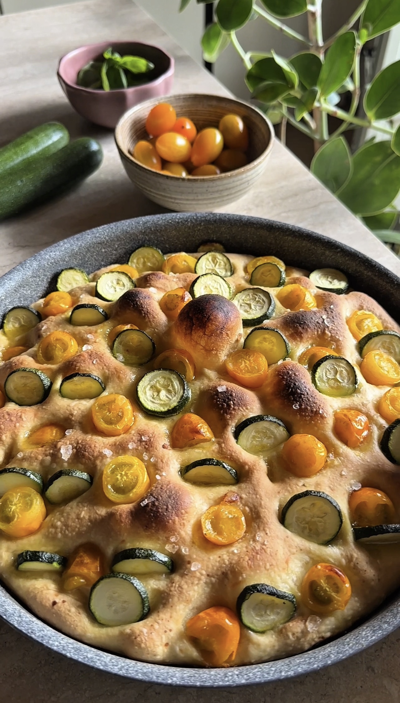 Focaccia primaverile con verdure e pesto ricetta step 5
