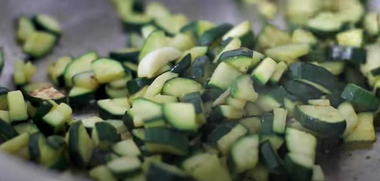 Frittata di ceci (senza uova) alle zucchine ricetta step 1