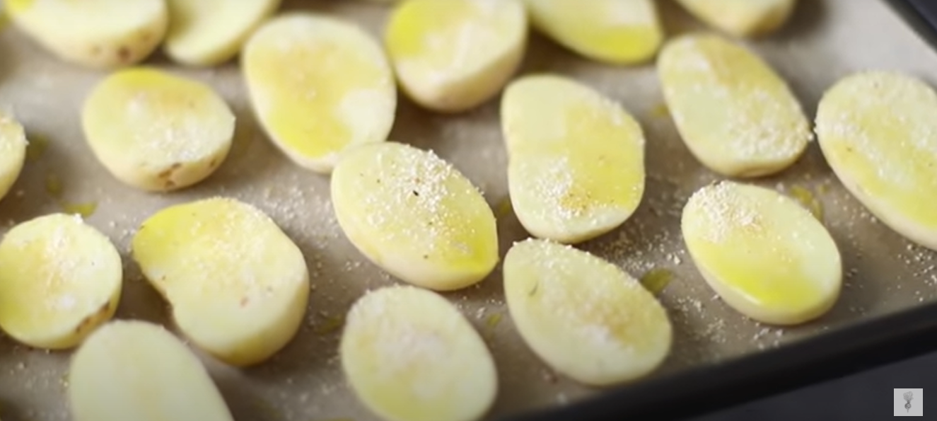 Barchette di patate al forno con l’hummus alla barbabietola ricetta step 1