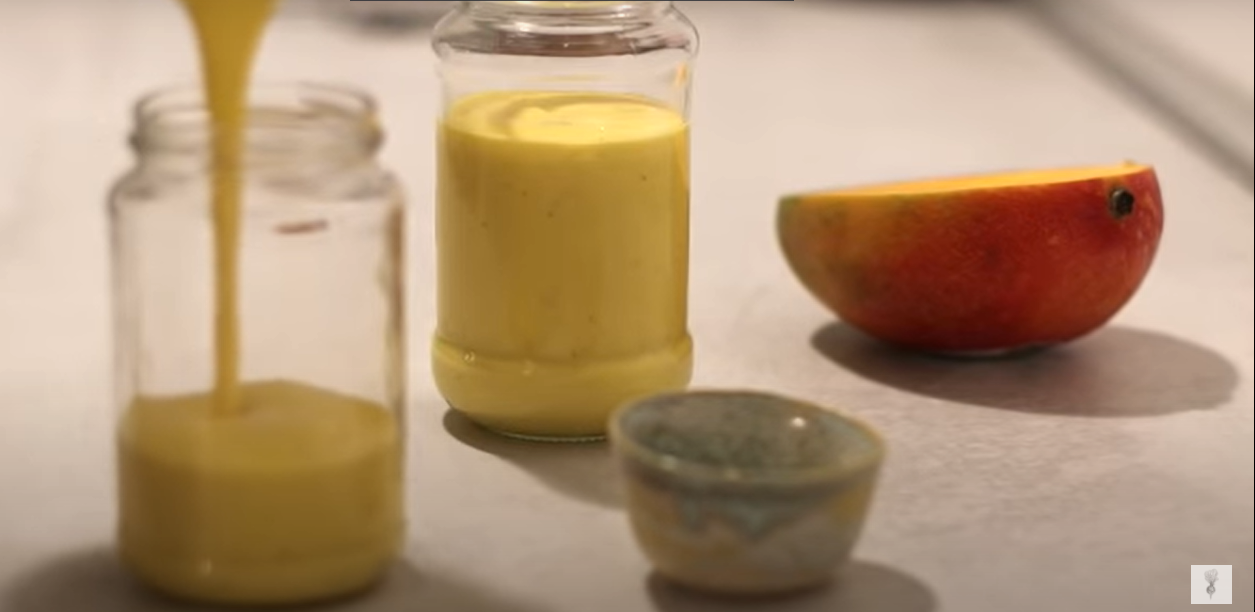 Smoothie con arancia, mango e curcuma  ricetta step 2