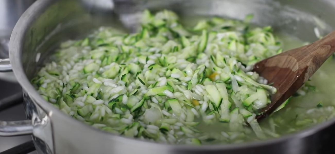 Risotto zucchine e ricotta ricetta step 2
