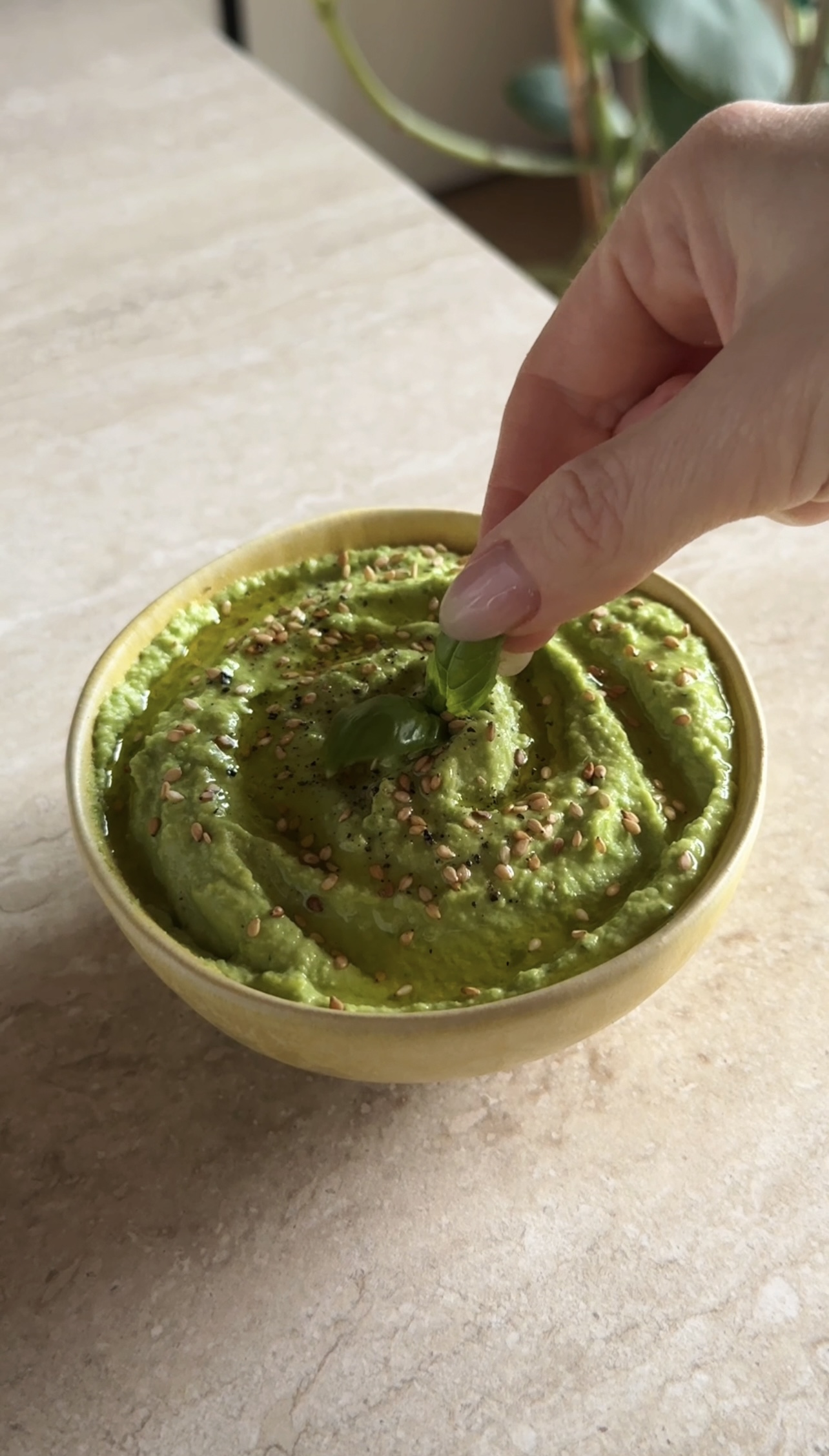 Hummus di piselli e chips con le loro bucce ricetta step 3