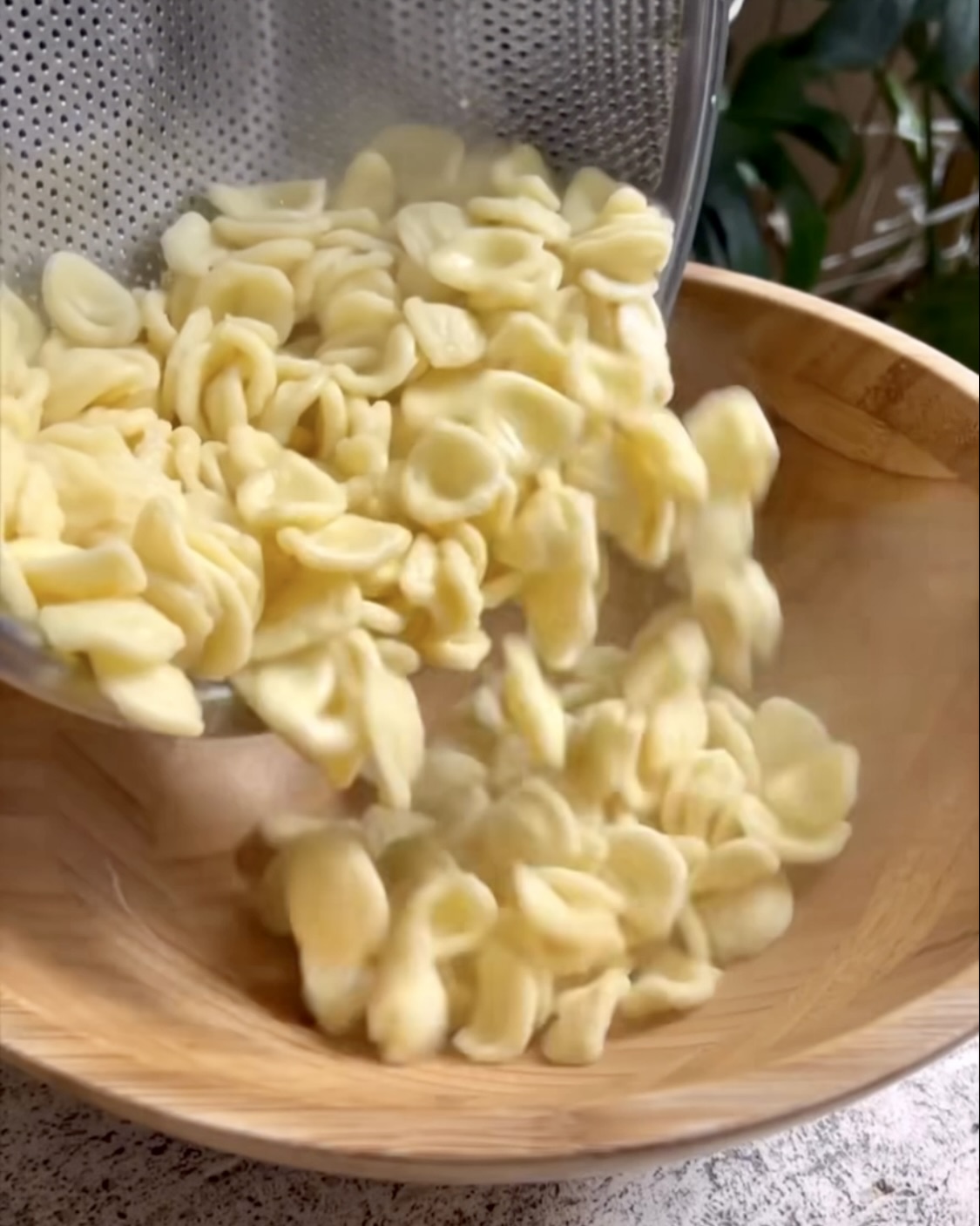 Orecchiette al pesto di mandorle e pomodorini  ricetta step 2