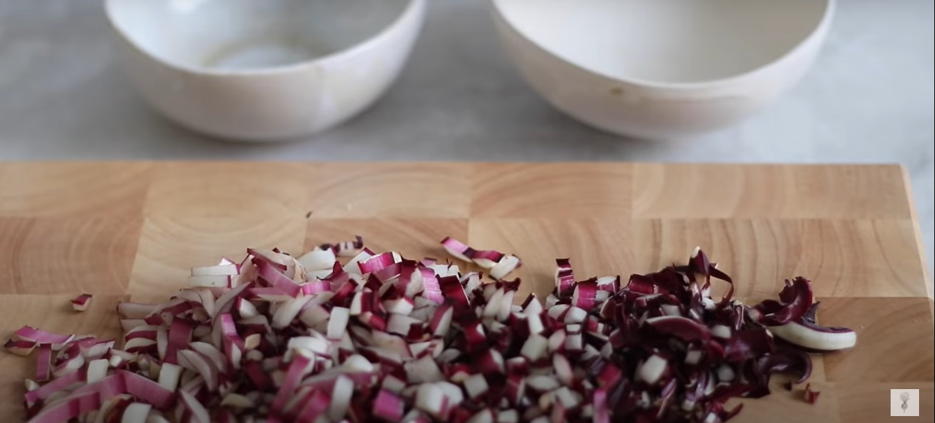 Risotto al radicchio di Treviso con pere e yogurt ricetta step 1