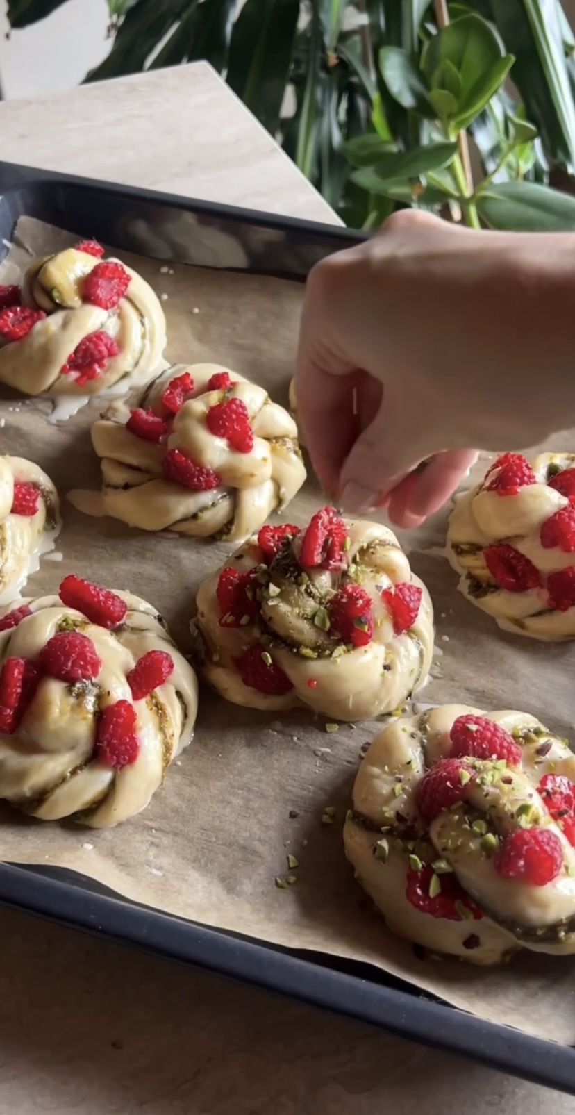 Girelle pistacchi e lamponi ricetta step 4