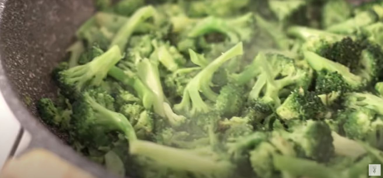 Pasta al pesto di broccoli e noci ricetta step 1