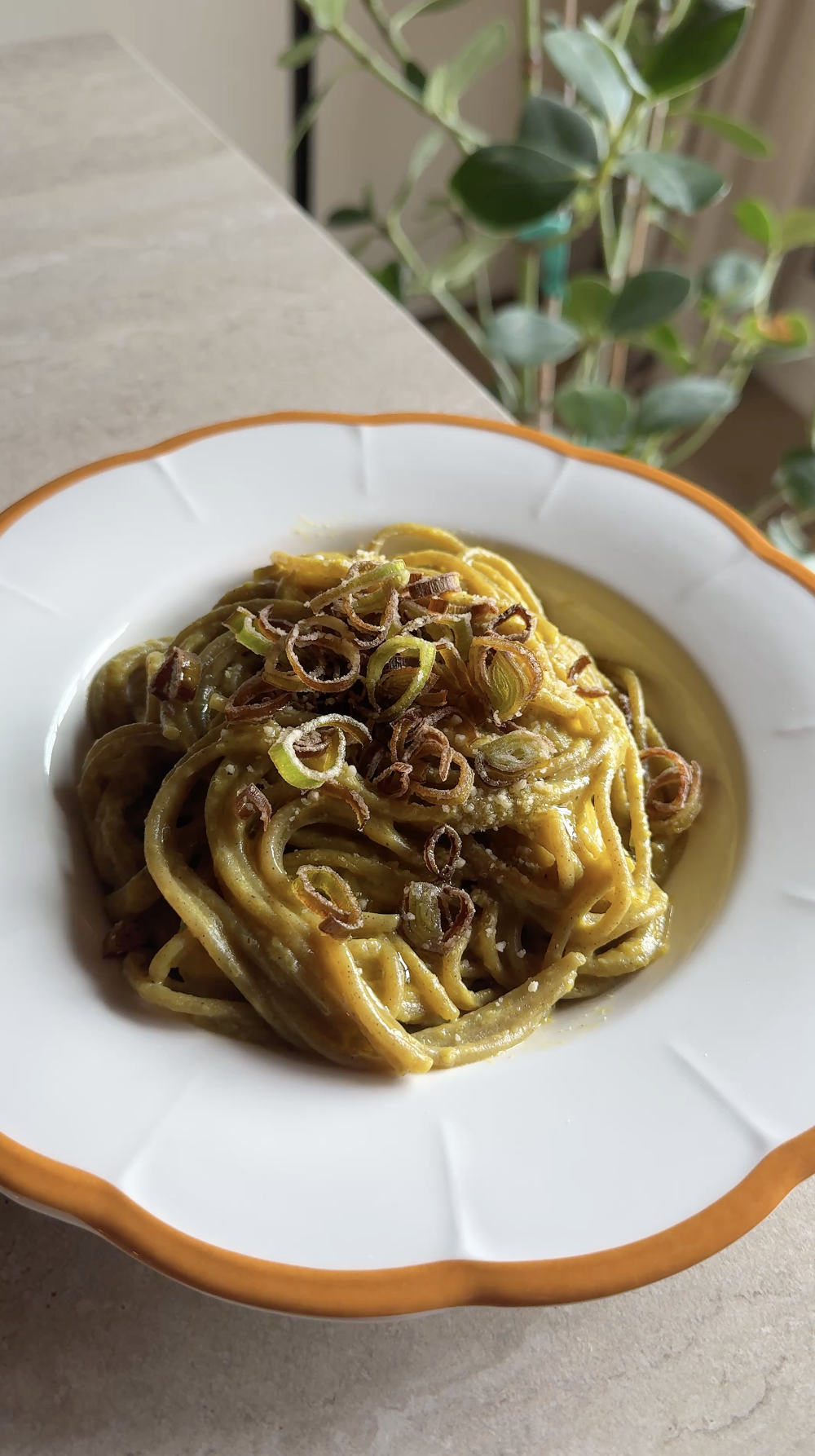 Spaghetti con crema di porri e zafferano ricetta step 7