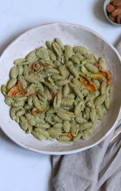 Pasta al pesto di zucchine e mandorle  ricetta step 3