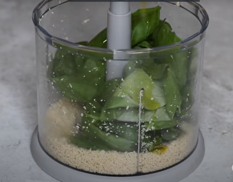 Insalata di patate e fagiolini su letto di pesto alla genovese ricetta step 2