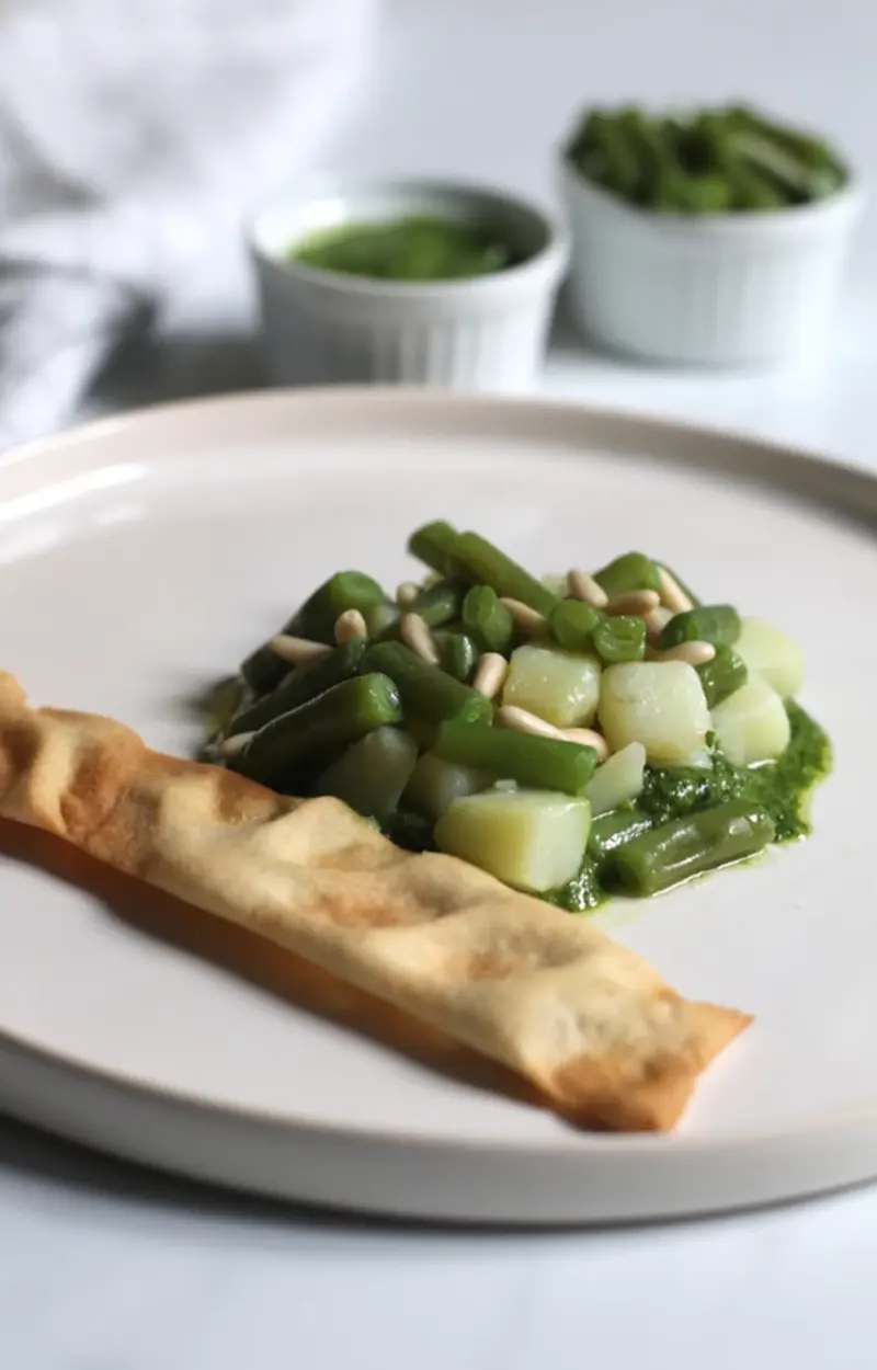 Insalata di patate e fagiolini su letto di pesto alla genovese ricetta