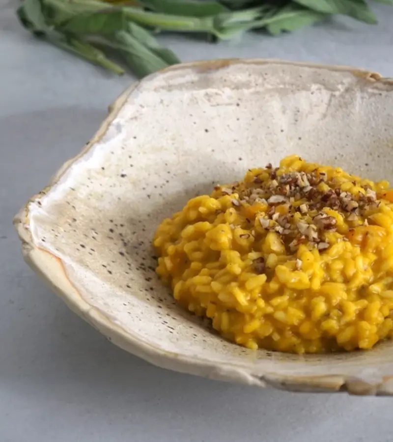 Risotto rustico alla zucca, salvia e noci pecan ricetta
