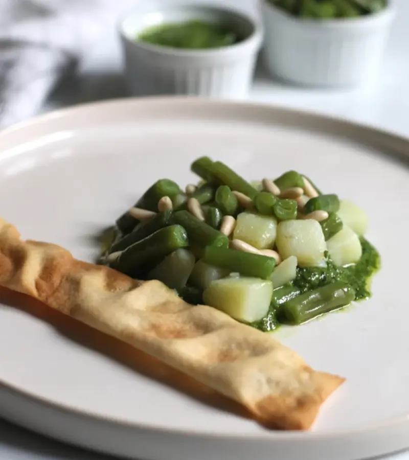 Insalata di patate e fagiolini su letto di pesto alla genovese ricetta