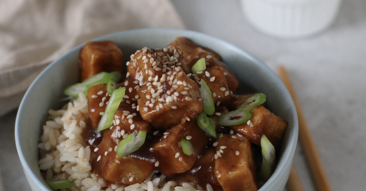 Noodles piccanti e tofu in agrodolce