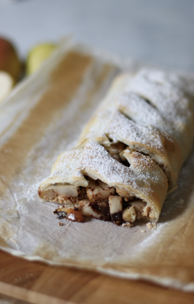 Strudel pere, noci e cioccolato ricetta