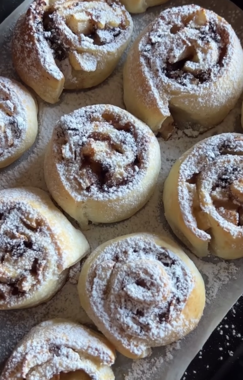 Cinnamon rolls pere e cioccolato ricetta