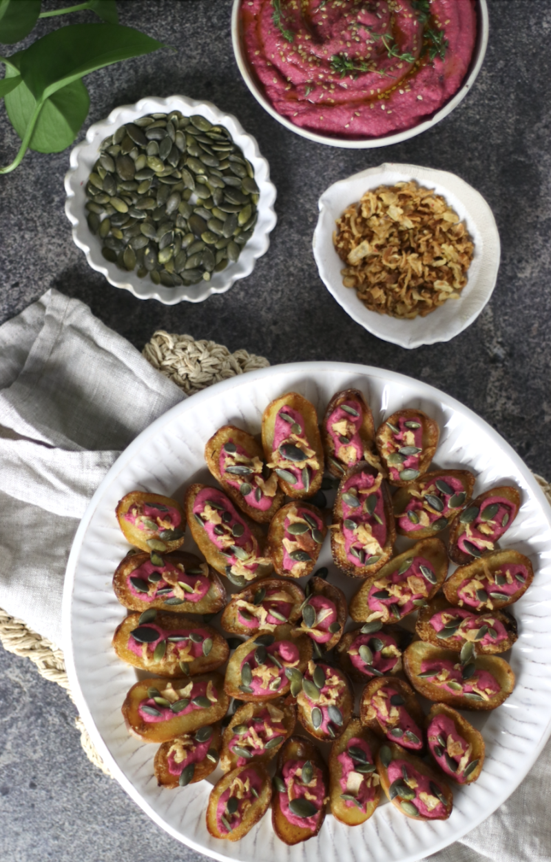 Barchette di patate al forno con l’hummus alla barbabietola ricetta