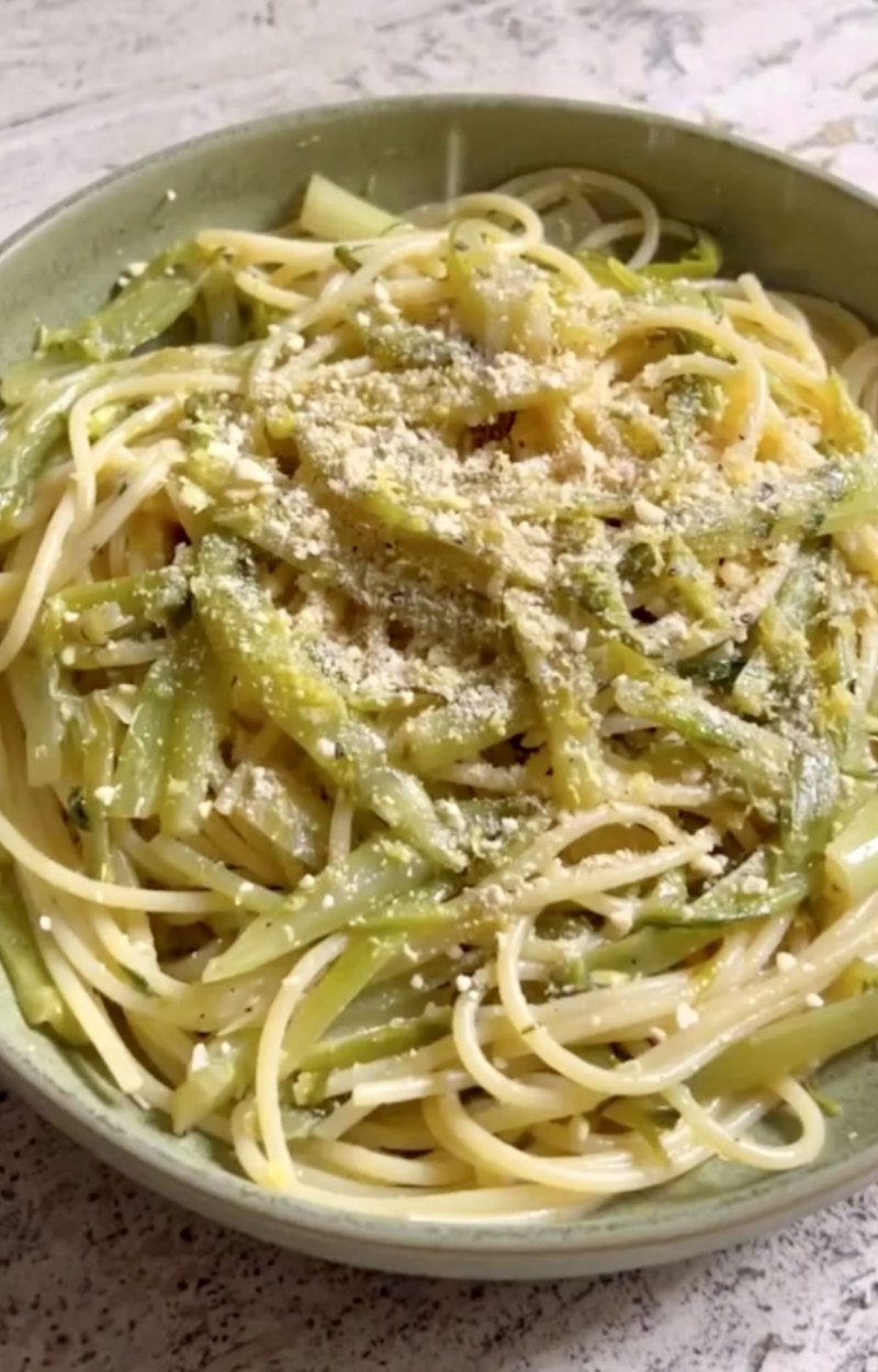 Spaghetti limone e puntarelle ricetta