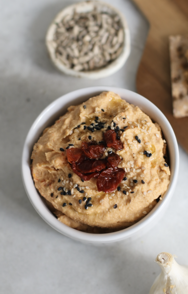 Hummus di pomodori secchi e paprika ricetta