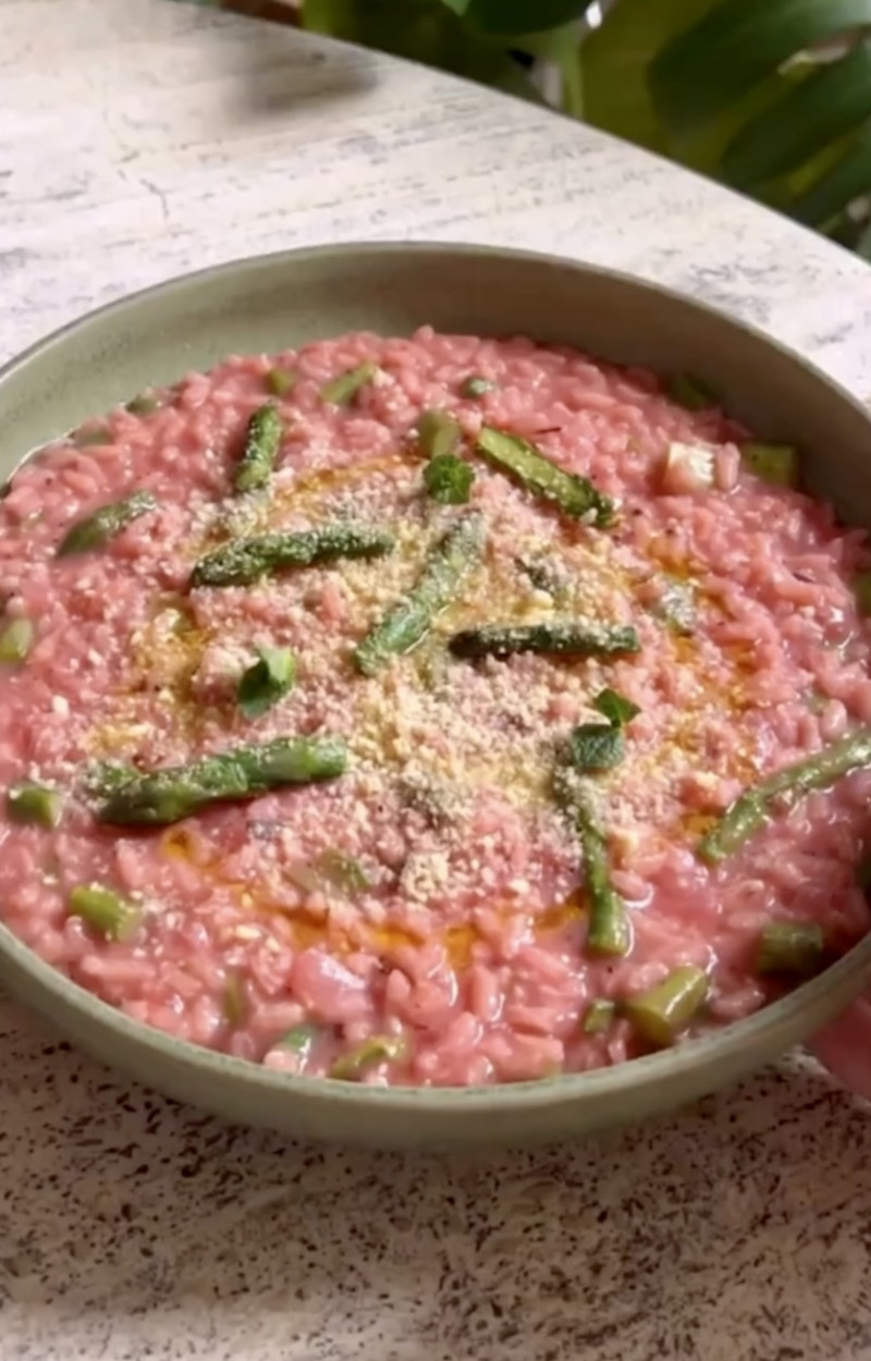Risotto rosa agli asparagi ricetta