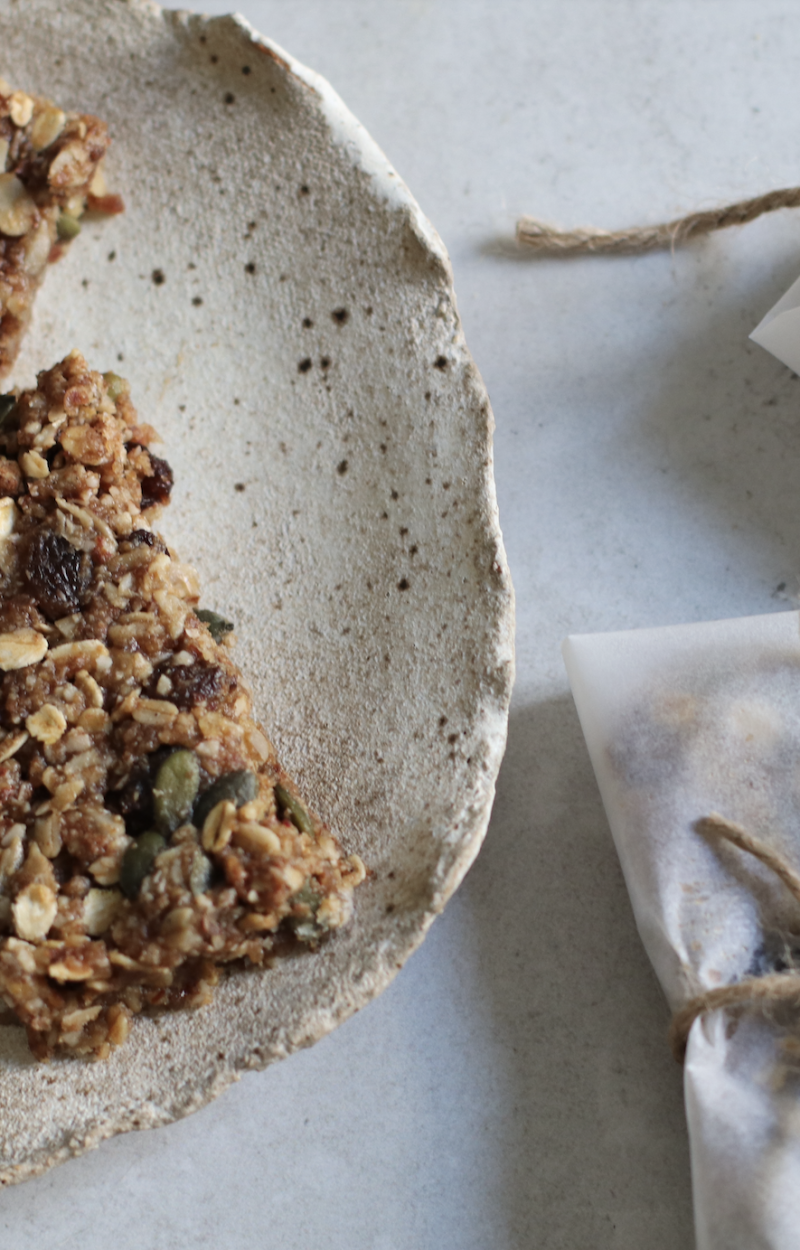 Barrette di avena, frutta secca e datteri ricetta