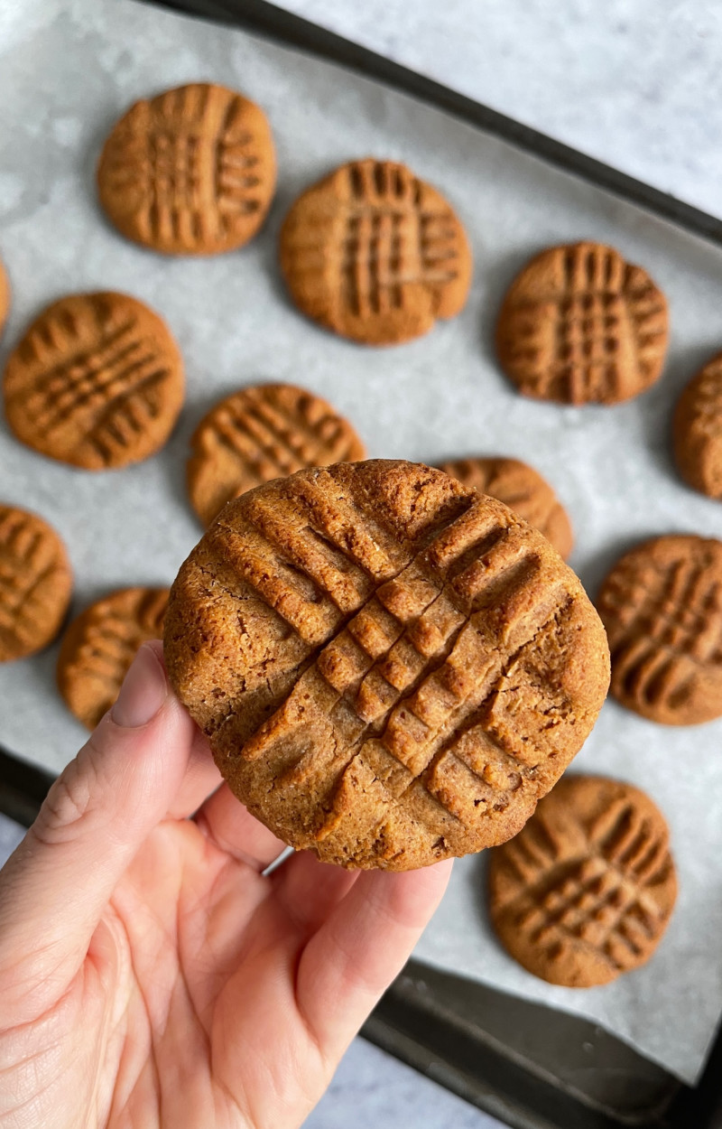 Biscotti burro di mandorle e datteri ricetta