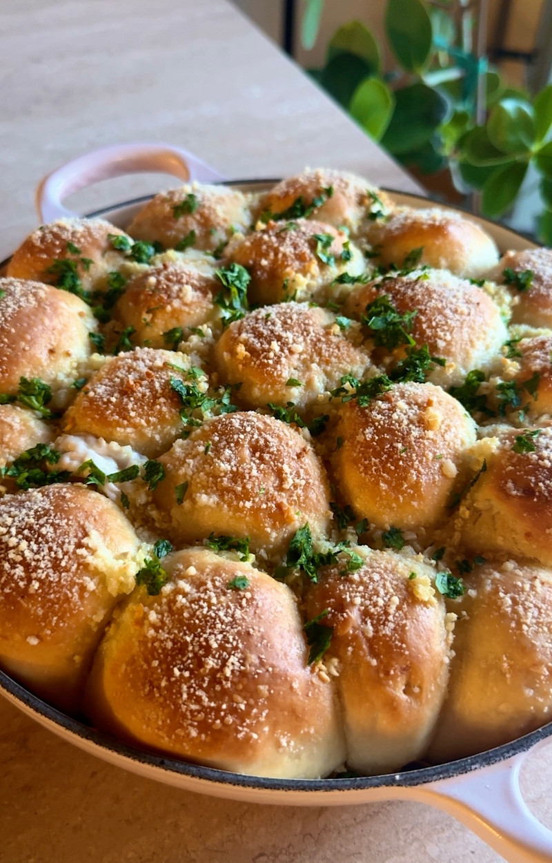 Panini soffici al “formaggio” e aglio ricetta