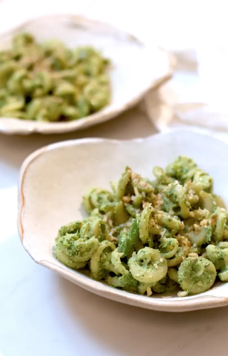 Pasta al pesto di broccoli e noci ricetta