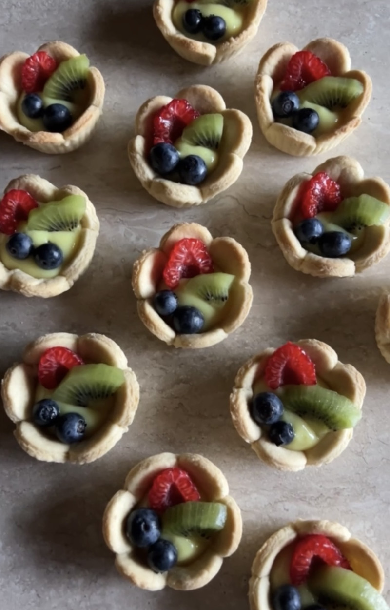 Pasticcini alla frutta con crema pasticcera ricetta