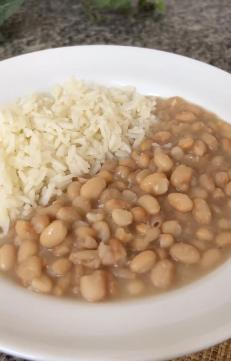 Arroz e feijão ricetta