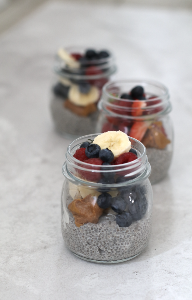 Budino di semi di chia con frutta fresca ricetta