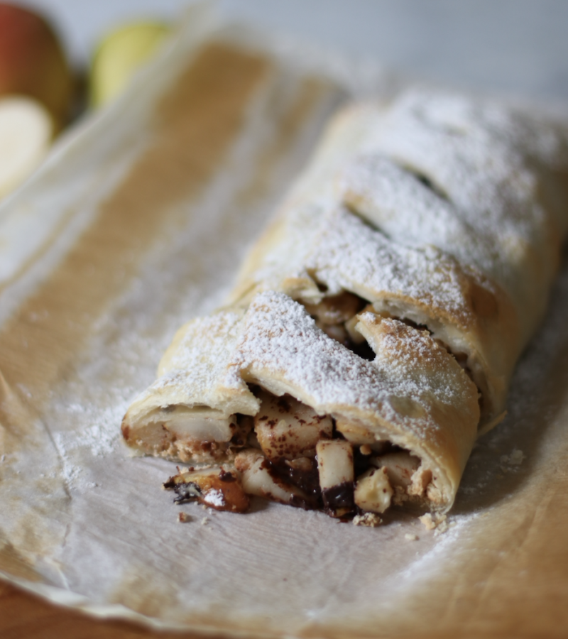 Strudel pere, noci e cioccolato ricetta