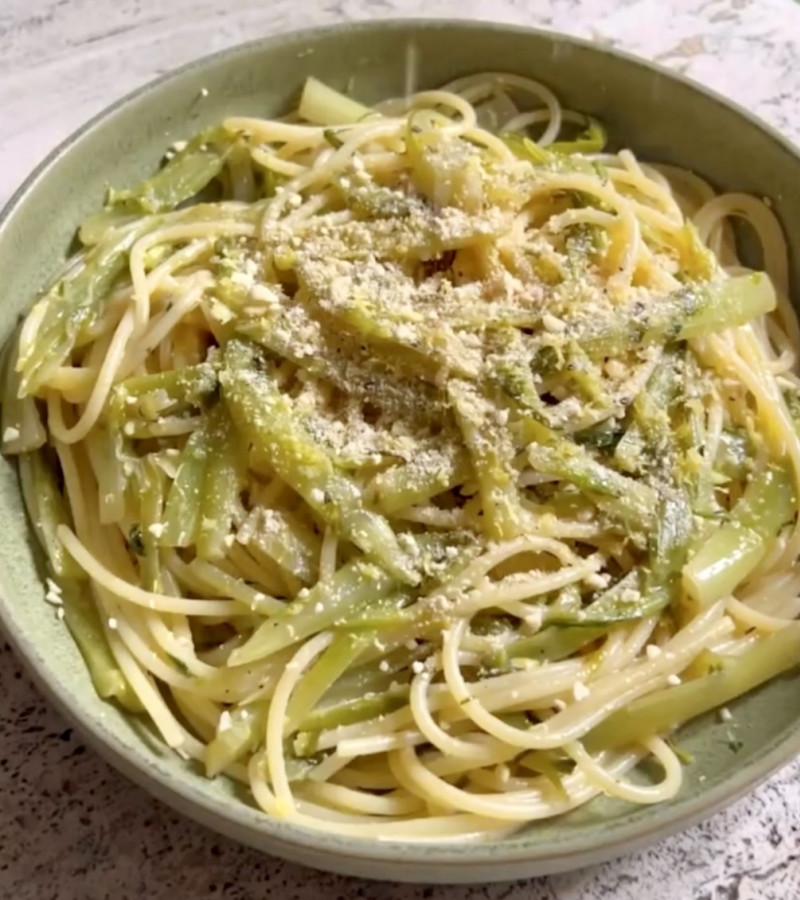 Spaghetti limone e puntarelle ricetta