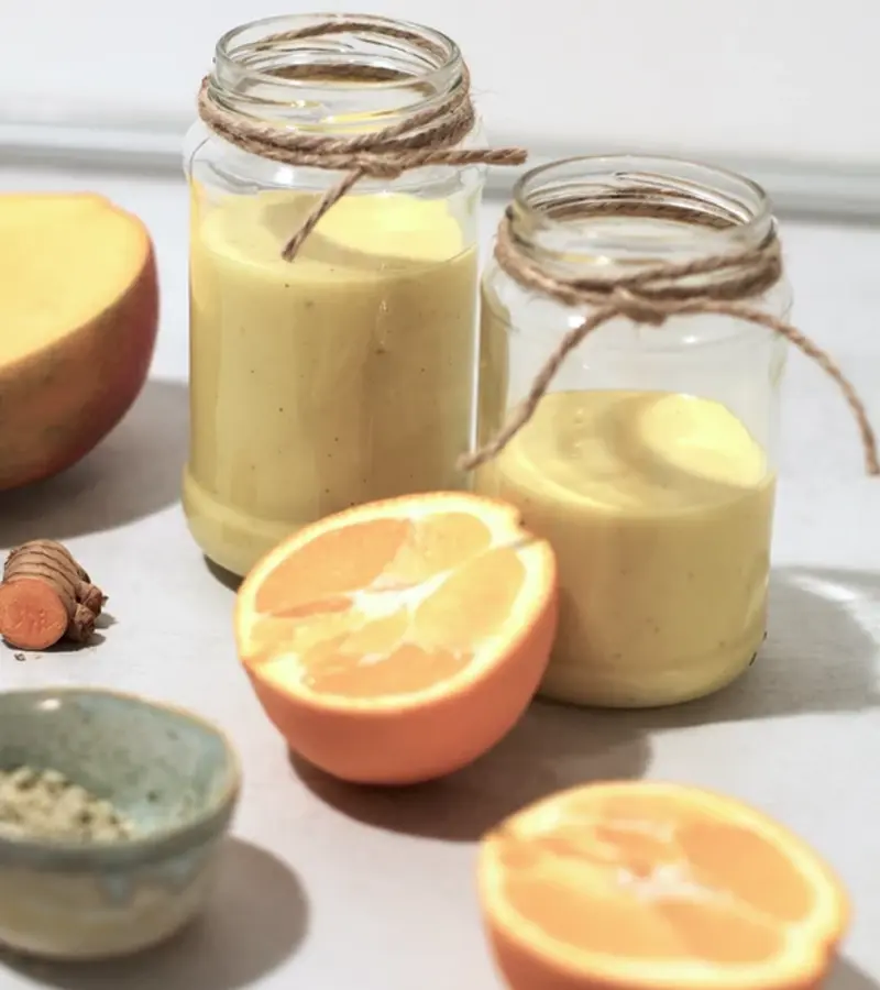 Smoothie con arancia, mango e curcuma  ricetta